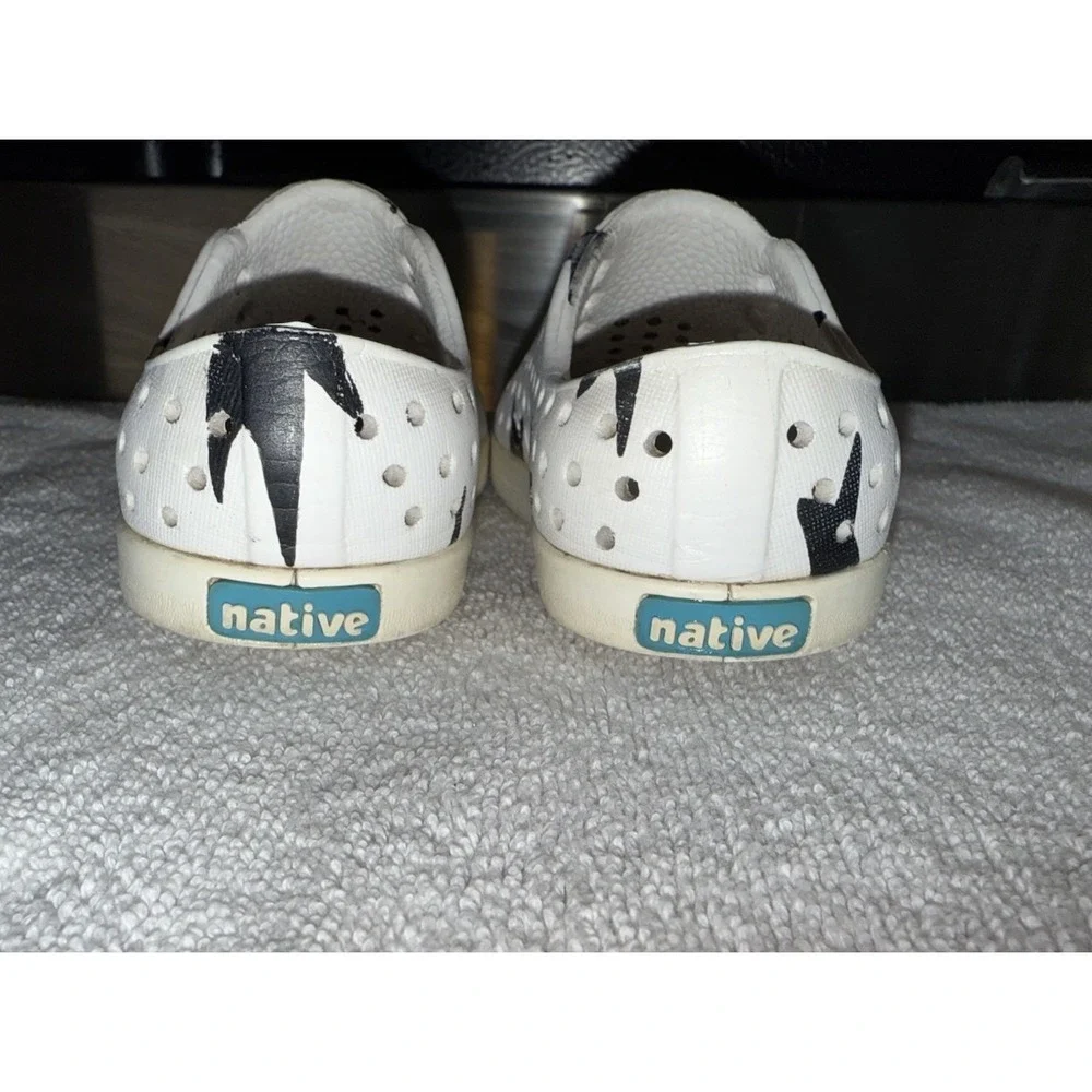 Native Kids Size 5 Slip On Shoes‎ White With Blue Stars